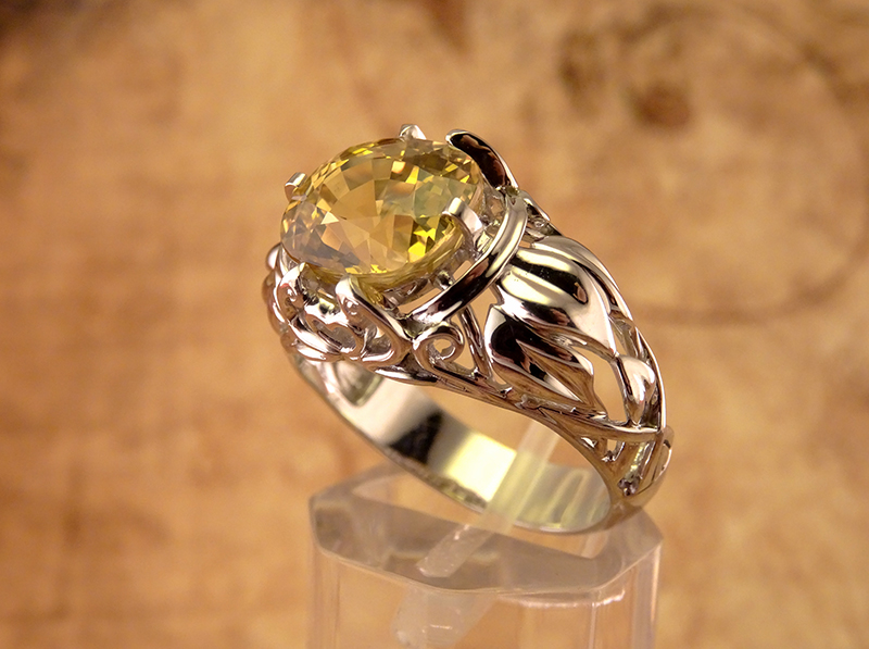 Кольцо "Лебеди" из белого золота 750 пробы с желтым сапфиром.