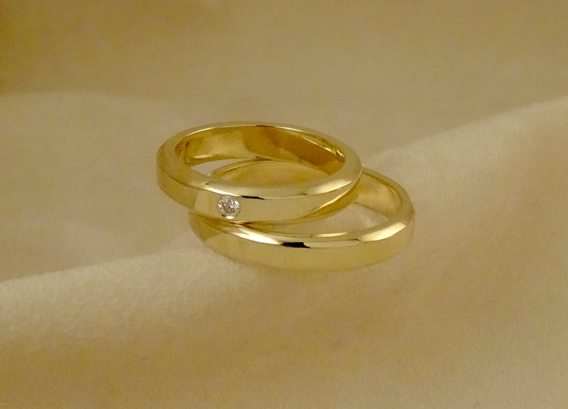Обручальные кольца с бриллиантом на заказ