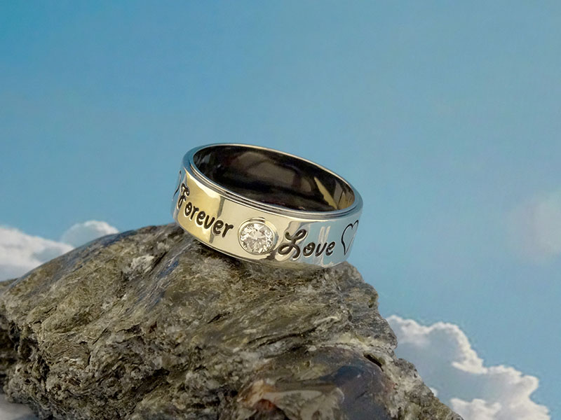 Кольцо из золота с бриллиантом "Love Forever"