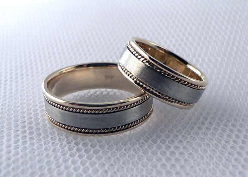 Обручальные кольца "Тиффани" из комбинированного золота на заказ. Ювелирная мастерская.