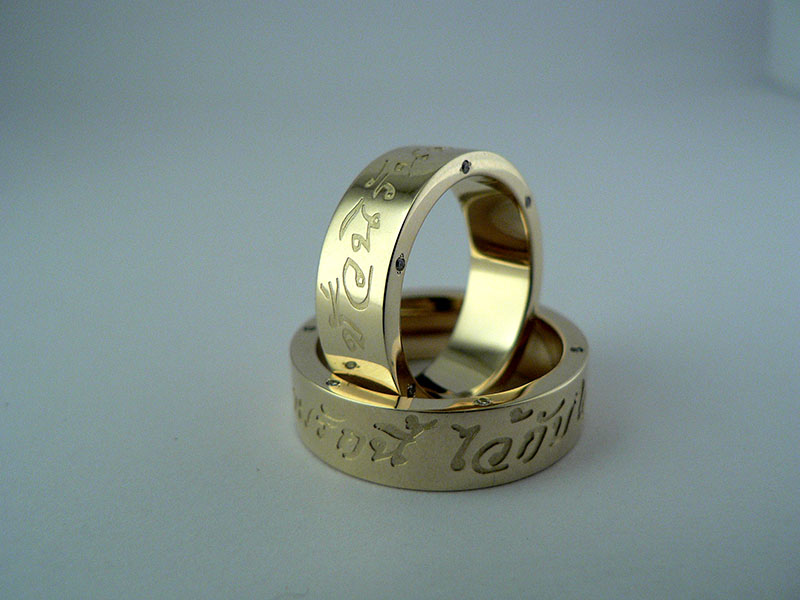 Эксклюзивные обручальные кольца на заказ желтое золото, 32 бриллианта. Ювелирная мастерская.