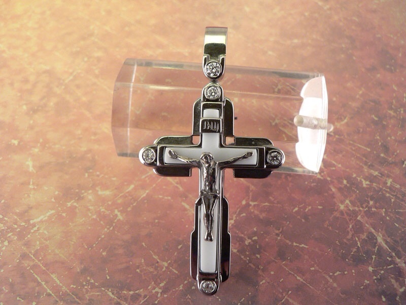 Крест с белым агатом и бриллиантами