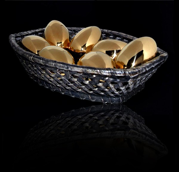 Золотые пасхальные яйца