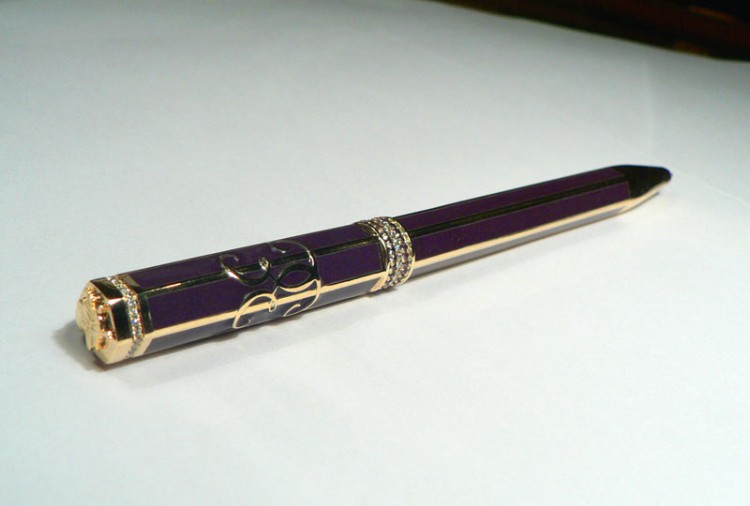 Именная ручка из золота "Пчёлка" на заказ