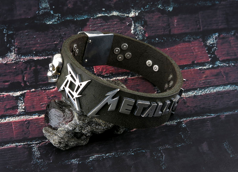 Мужской кожаный браслет с серебром "Metallica"