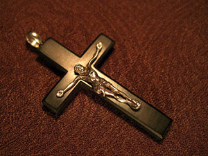 Крест из черного дерева и серебра
