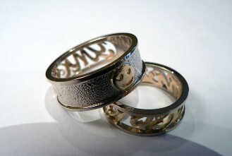 Обручальные кольца на заказ из белого и желтого золота