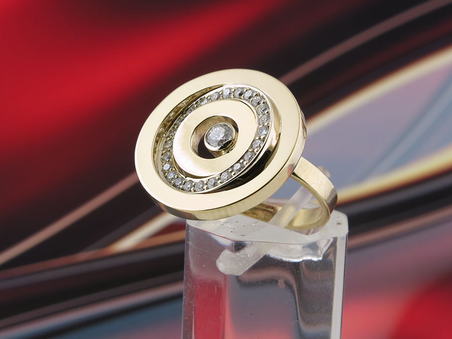 Кольцо "Орбита" из золота с бриллиантами на заказ. Разработка эскизов и изготовление ювелирных колец.