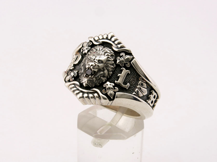 Мужское перстень со знаком зодиака "Лев" и черным бриллиантом. Ювелирная мастерская "Ювелирная коллекция"