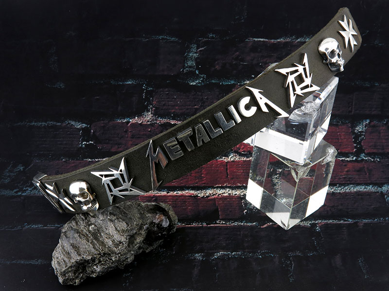 Мужской кожаный браслет с серебром "Metallica"