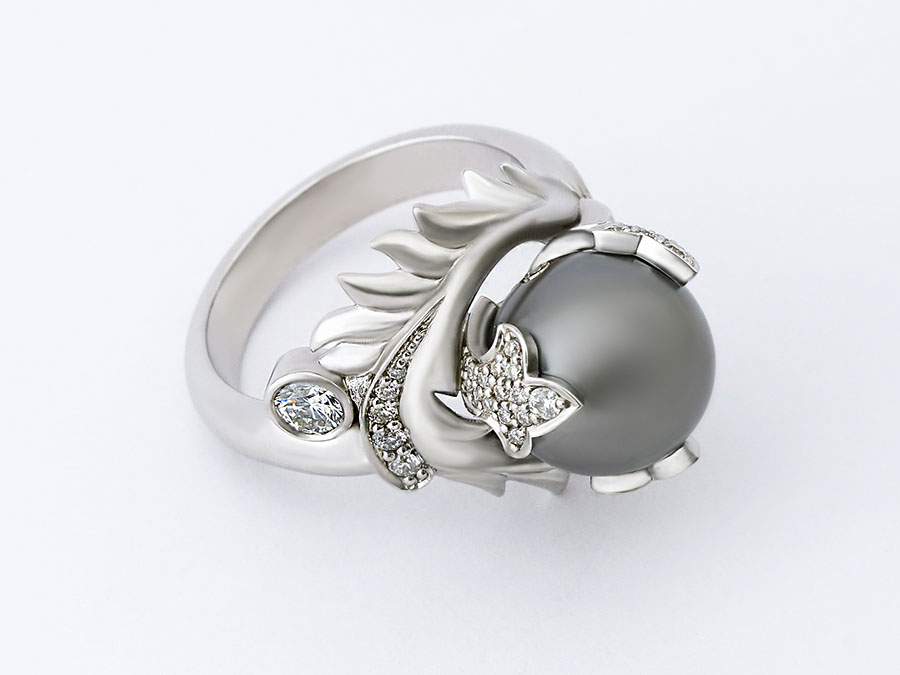 Кольцо с морским жемчугом и бриллиантами