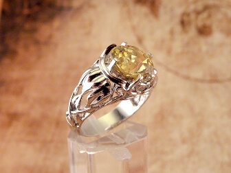 Кольцо "Лебеди" из белого золота 750 пробы с желтым сапфиром.