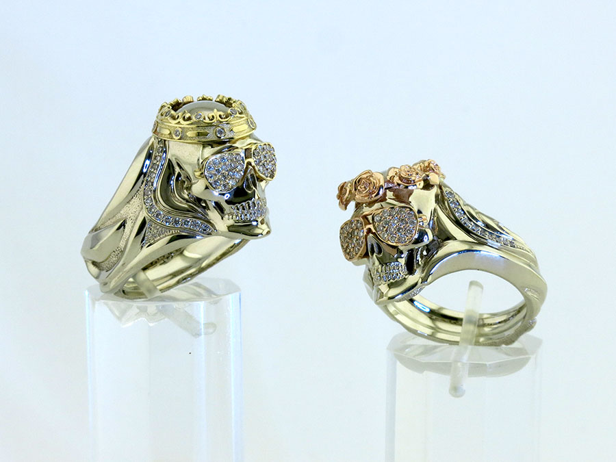 Эксклюзивные обручальные кольца с черепами из золота с бриллиантами на заказ.