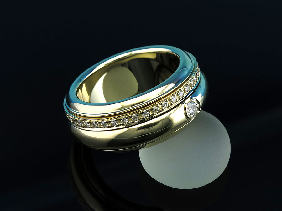 Золотое кольцо с бриллиантами "Антистресс"