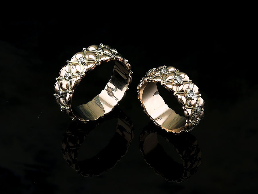 Обручальные кольца на заказ из комбинированного золота с бриллиантами
