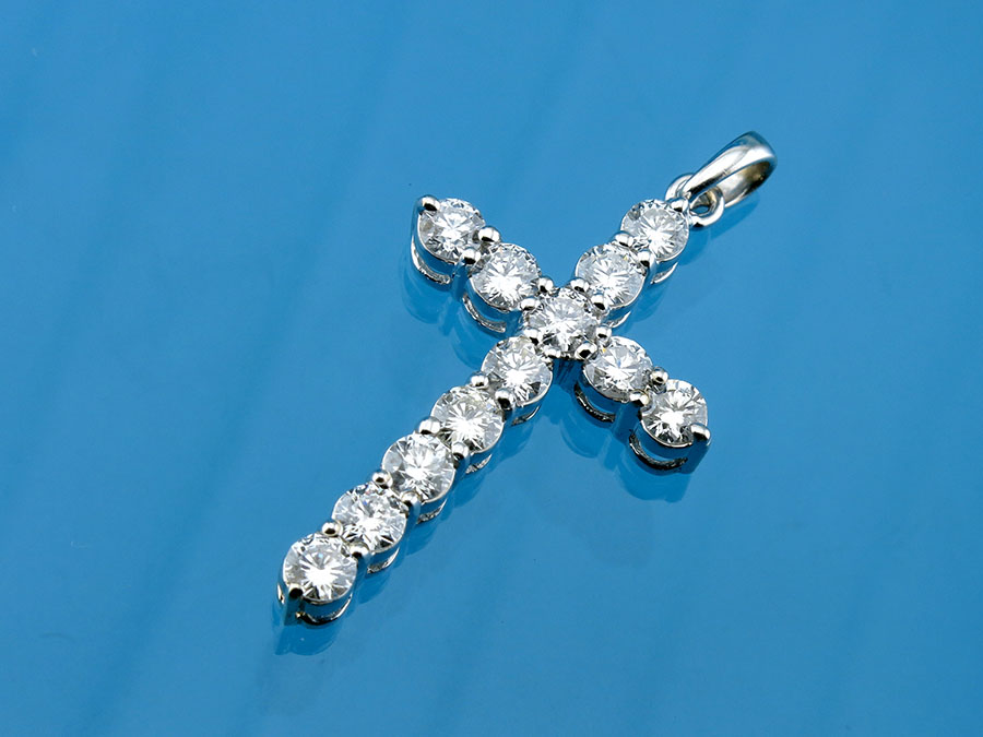 Крестик из белого золота с бриллиантами. Ювелирная мастерская "Ювелирная коллекция"