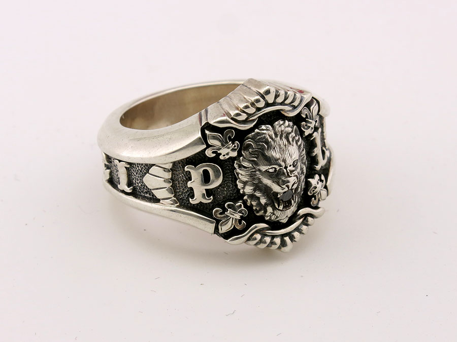 Мужское перстень со знаком зодиака "Лев" и черным бриллиантом. Ювелирная мастерская "Ювелирная коллекция"