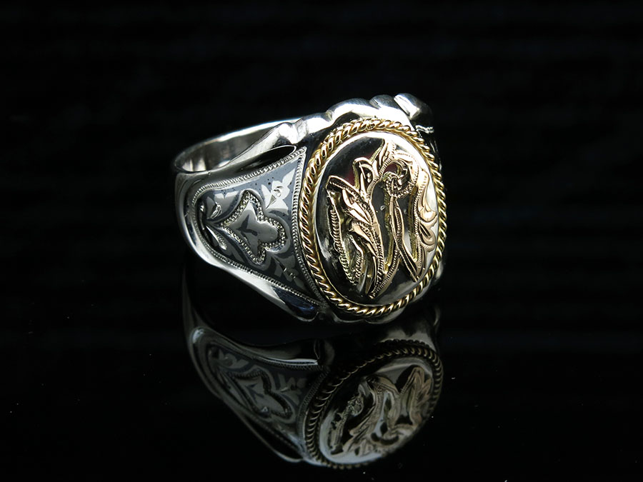 Перстень с золотыми инициалами МА и канатом. Изготовление перстней на заказ