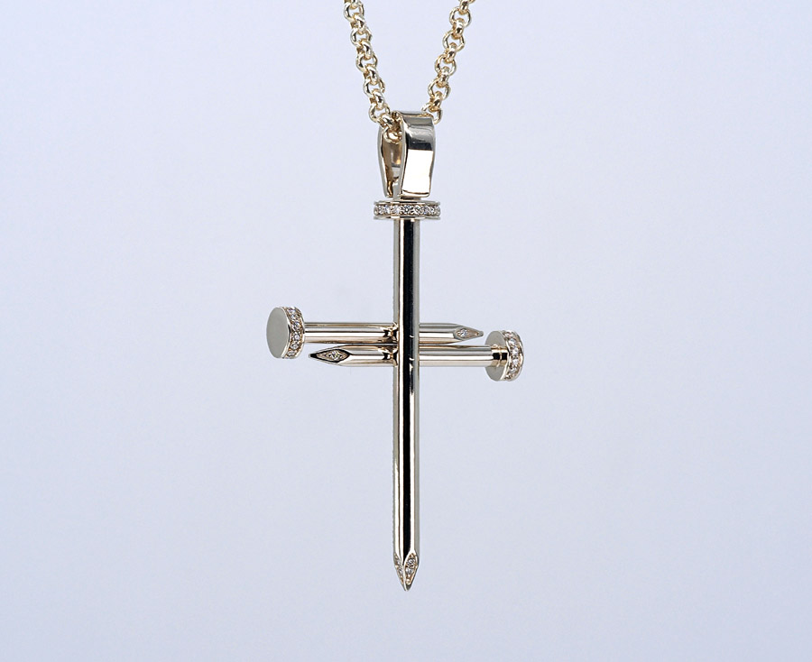 Крест с бриллиантами «а-ля Картье»