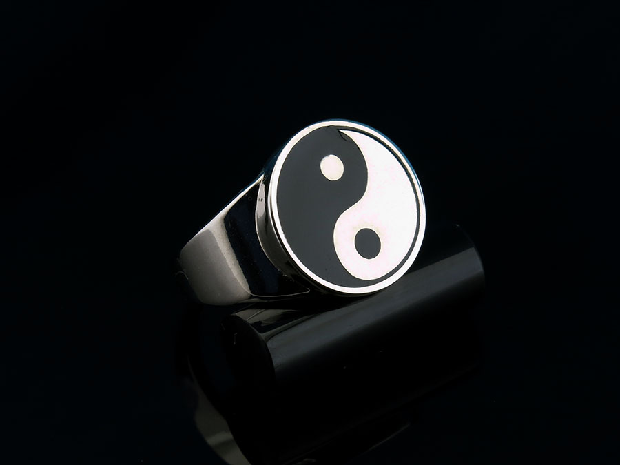 Перстень "Инь-Янь" из серебра 925 пробы с ювелирной эмалью