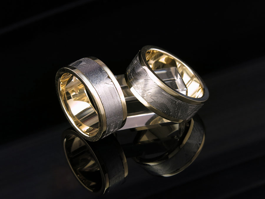 Необычные обручальные кольца с Метеоритом и желтого золота | Ювелирная мастерская