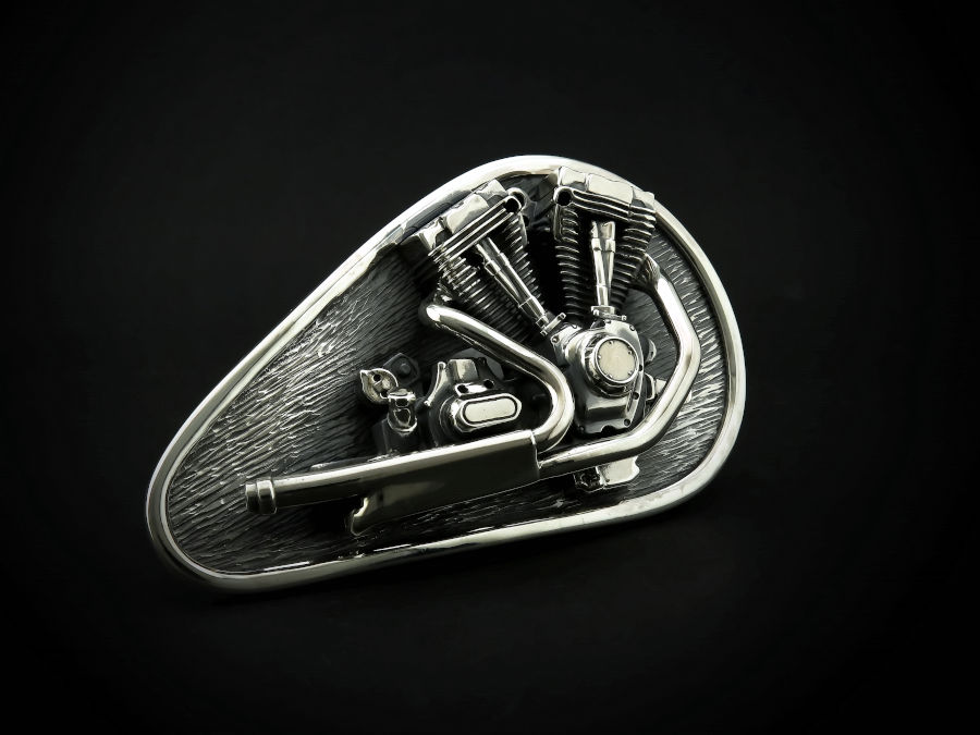 Эксклюзивная пряжка "Мотор от Harley Davidson" из серебра с золотыми элементами. 24-karat.ru