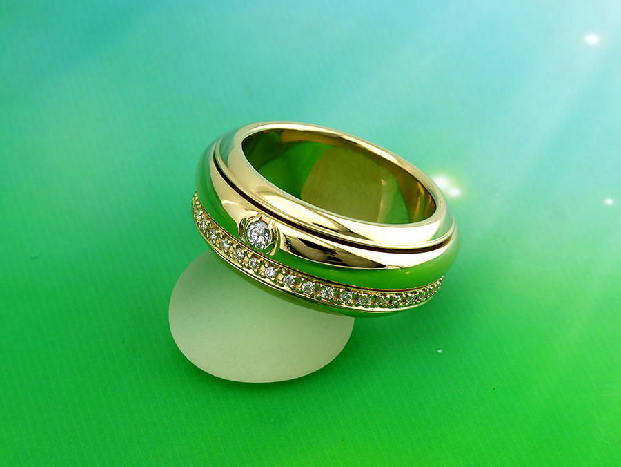 Золотое кольцо с бриллиантами "Антистресс"