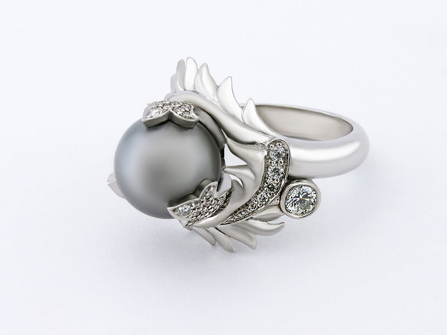 Кольцо с морским жемчугом и бриллиантами