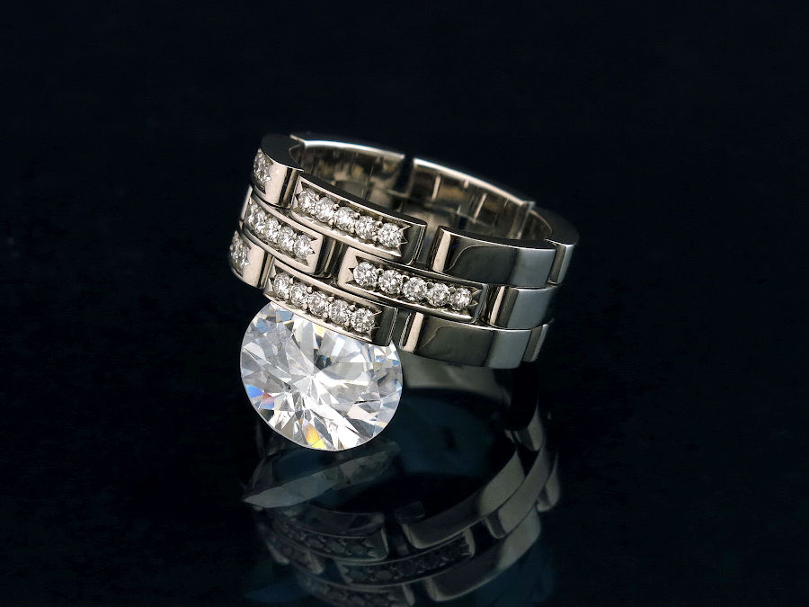 Мужское кольцо из белого золота 585 пробы с бриллиантами.
