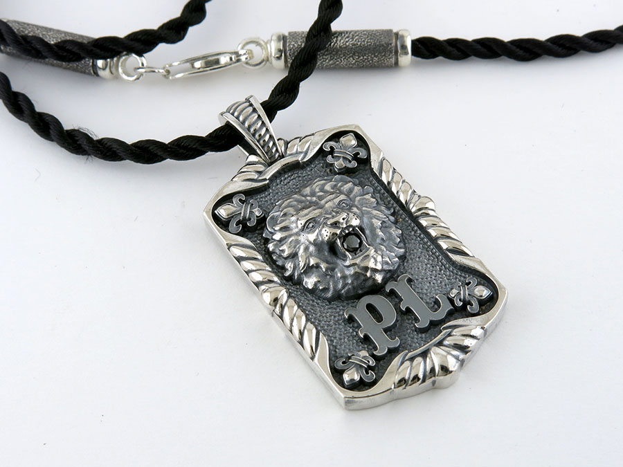 Кулон "Лев" из серебра 925 пробы с черным бриллиантом